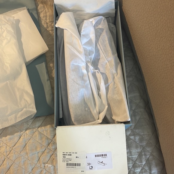 Gucci Liberty of London 38 1/2 infinity black holly print flats NIB size 8 - Picture 16 of 16